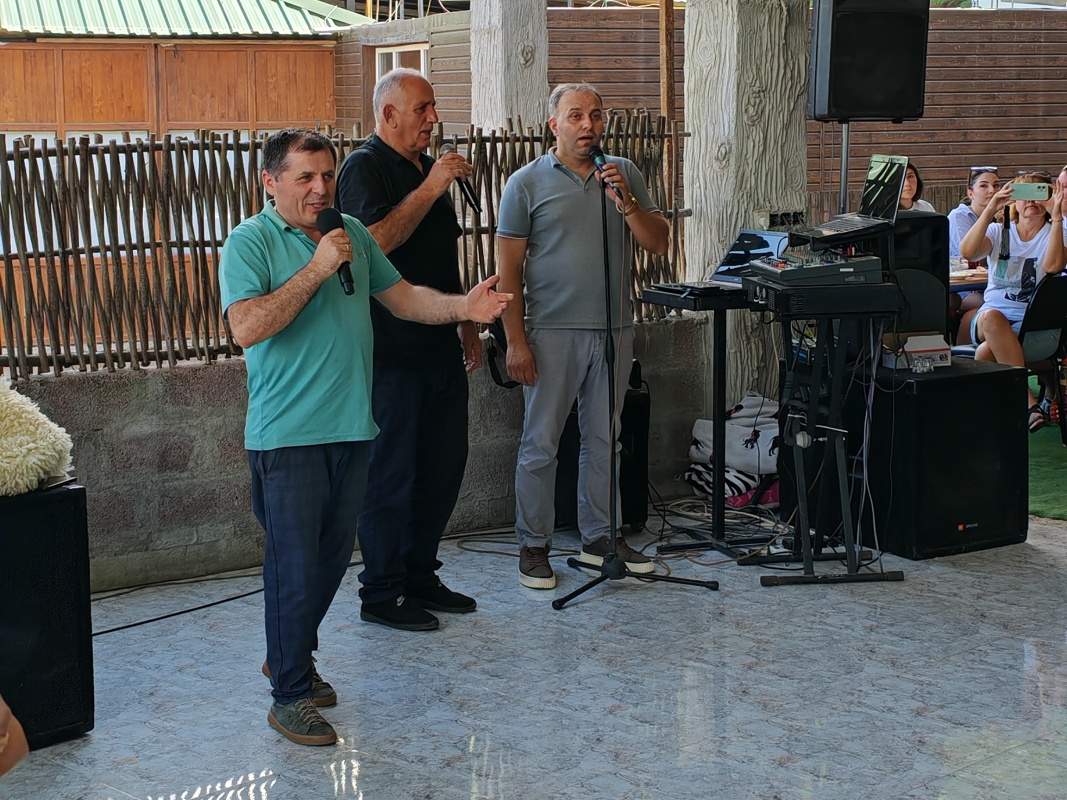 Začala zábava - najprv spev