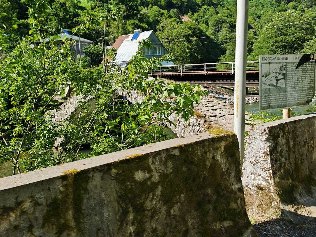 Ďalší kamenný most z auta :)