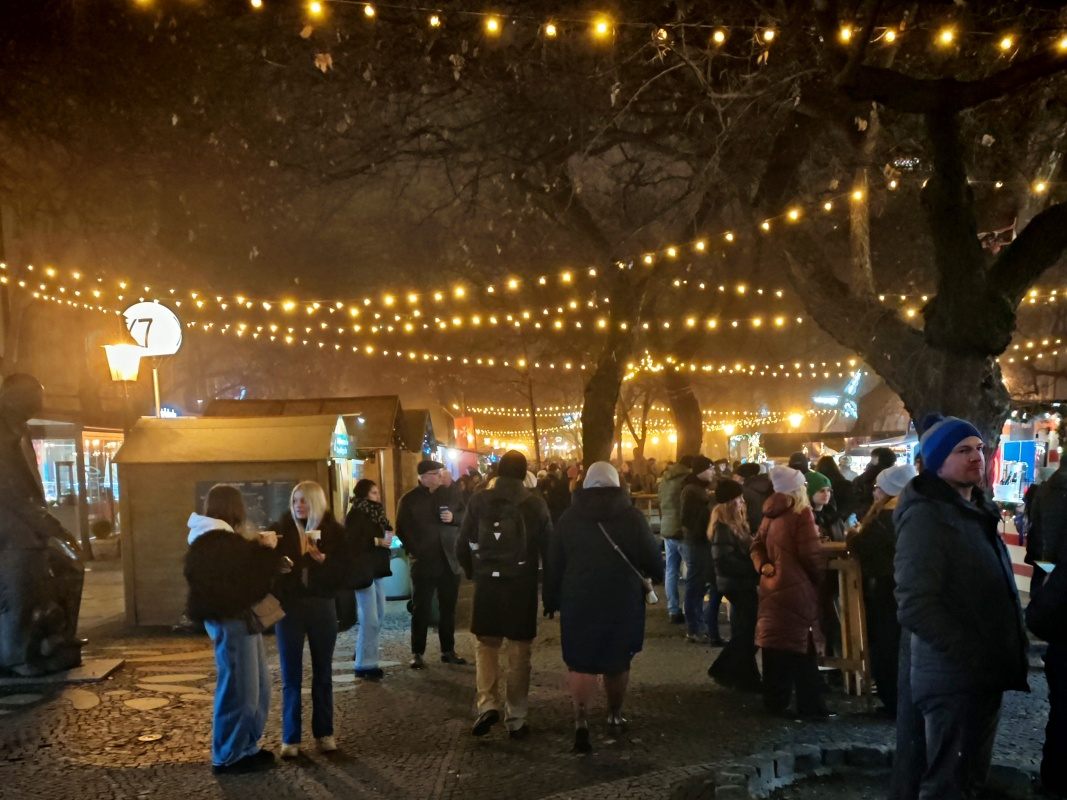 Vianočné trhy - Hviezdoslavovo námestie