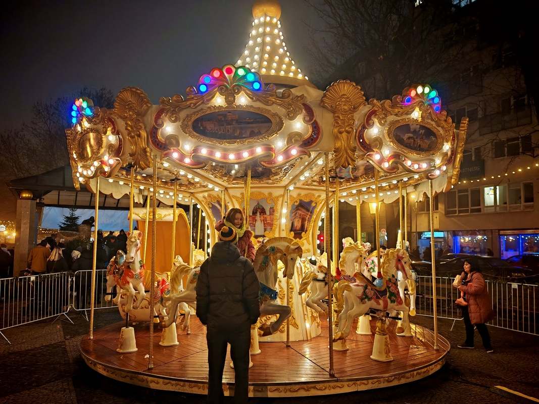 Vianočné trhy - Hviezdoslavovo námestie