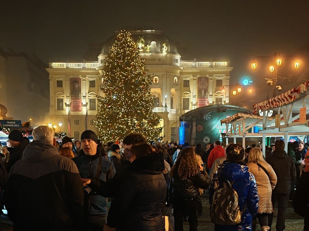 Vianočné trhy - Hviezdoslavovo námestie