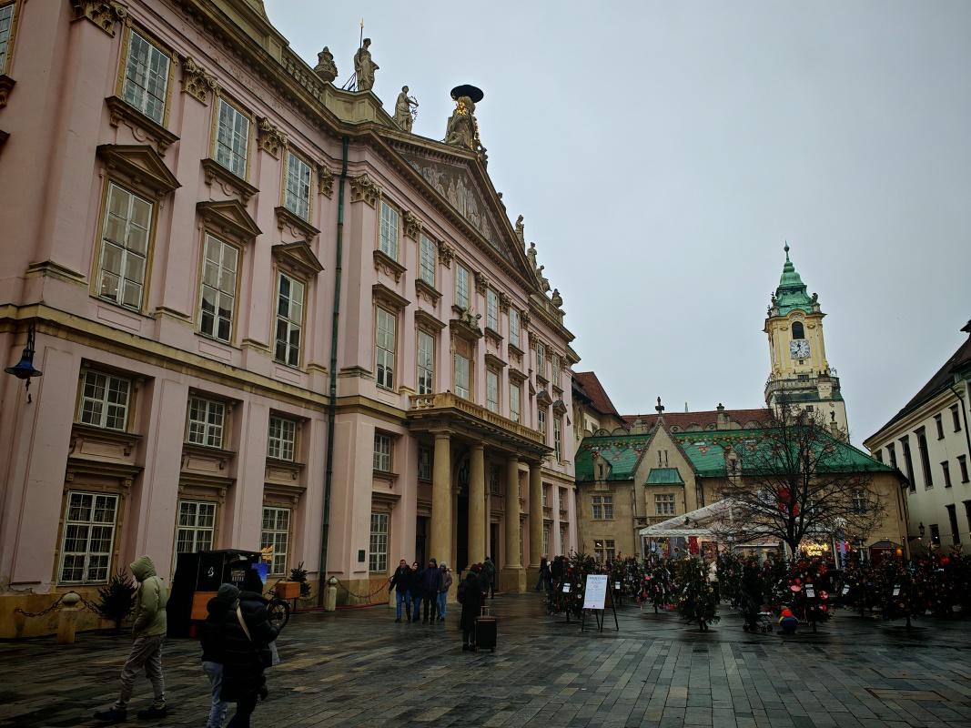 Primaciálny palác a Stará radnica