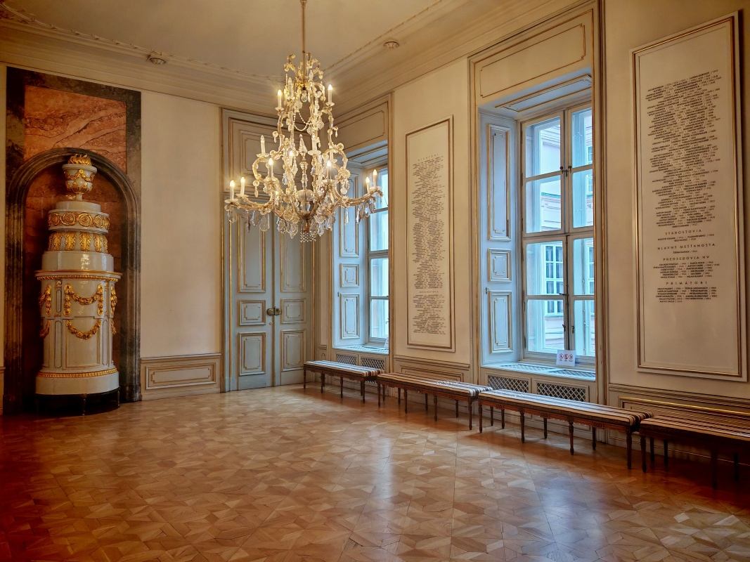 Primaciálny palác, predizba Zrkadlovej sály s menami bratislavských richtárov