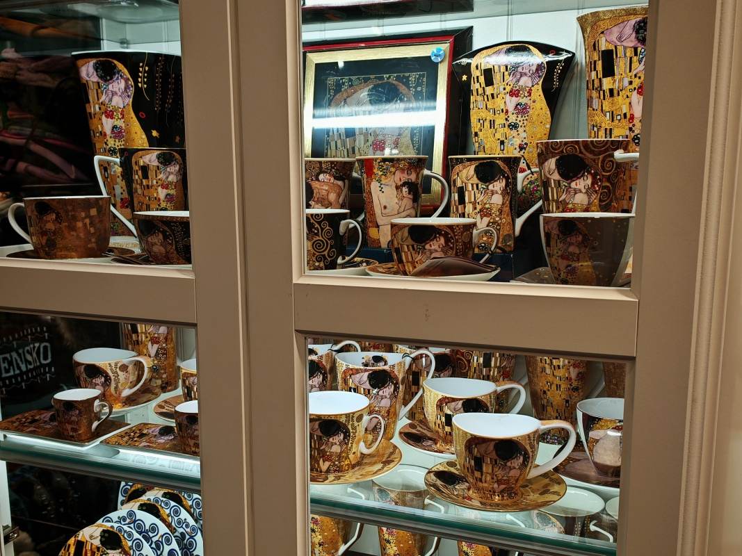 Kupujem pohľadnicu a magnetku :)