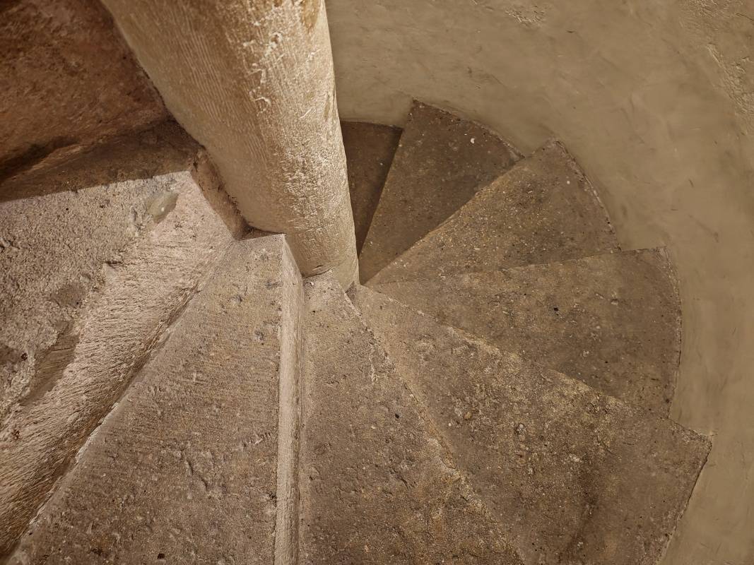 Dóm sv. Martina, schody do pokladmnice