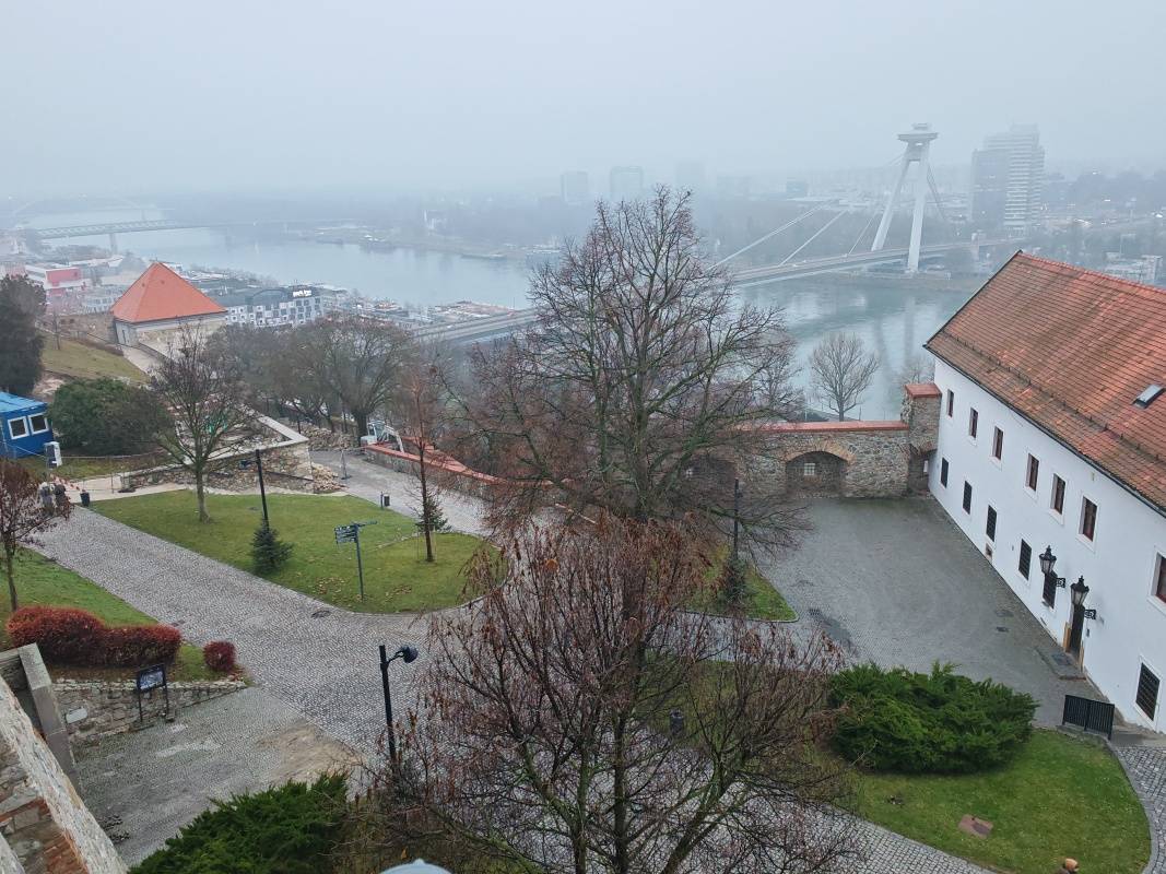 Výhľad z Hradu na Dunaj a Most SNP