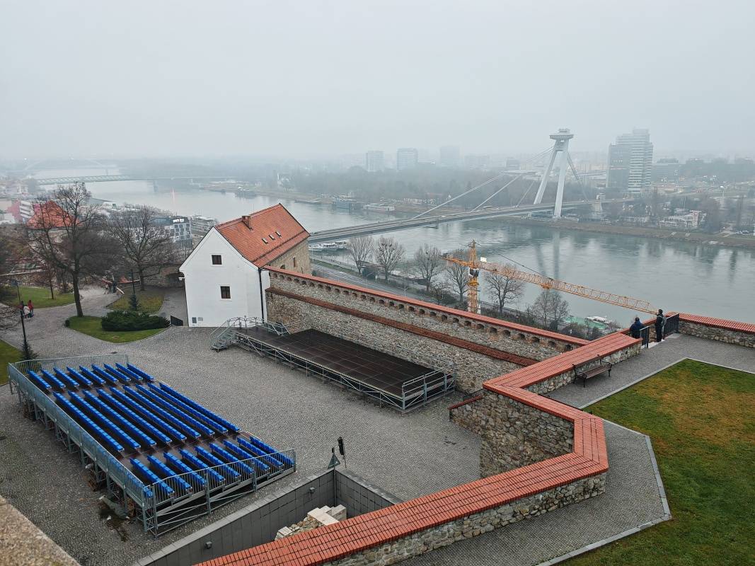 Výhľad z Hradu na Dunaj a Most SNP