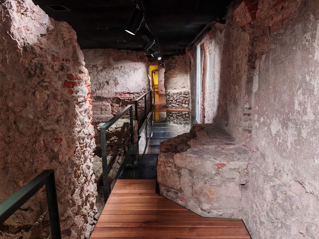 Chodba v podzemí