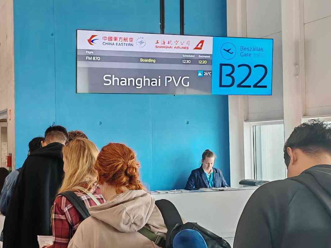 12:34, smer Šanghaj