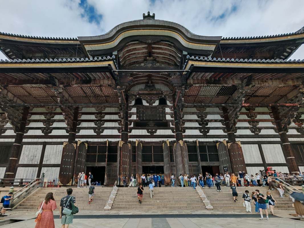 Budhistický chrám Tōdai-ji - Daibutsu-den, Veľká Budhova sála