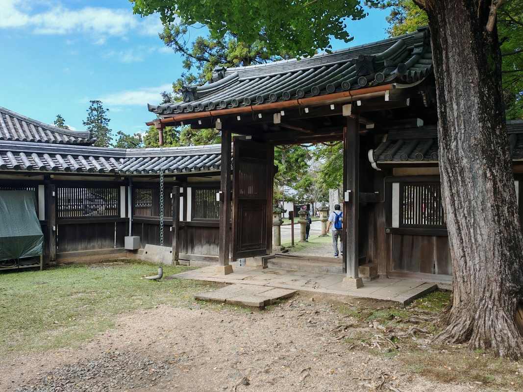 Opúšťame Tamukeyama Hachiman Shrine