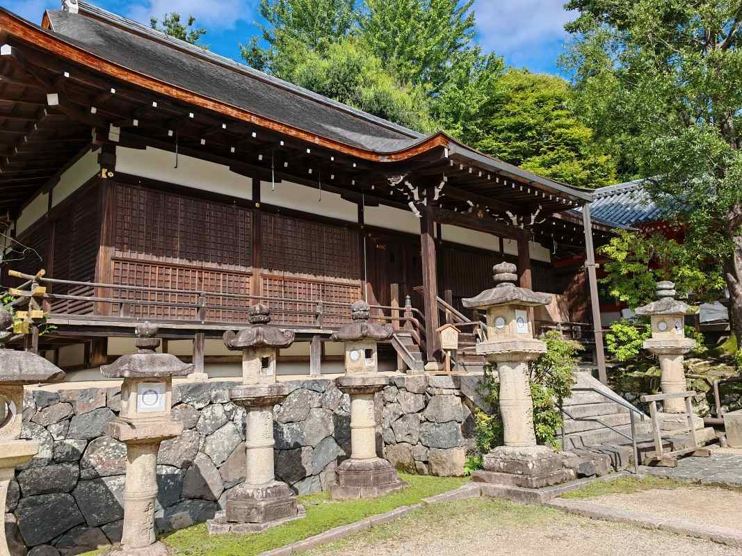 Kasugataisha Shrine - šintoistická svätyňa tisicov lampášov