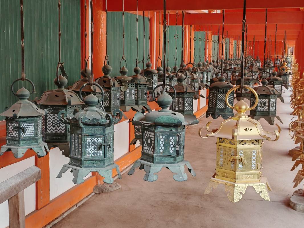 Kasugataisha Shrine - šintoistická svätyňa tisicov lampášov