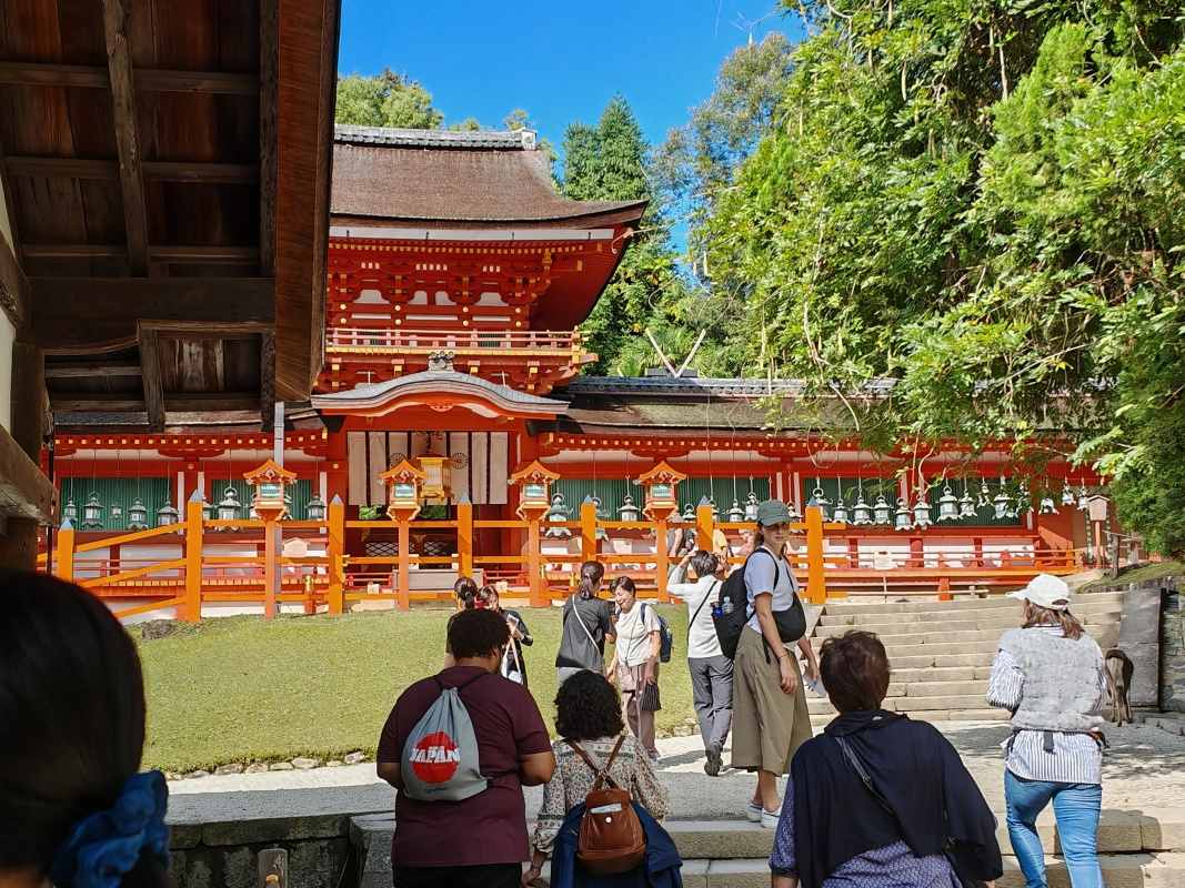 Kasugataisha Shrine - šintoistická svätyňa tisicov lampášov, dnu nejdeme