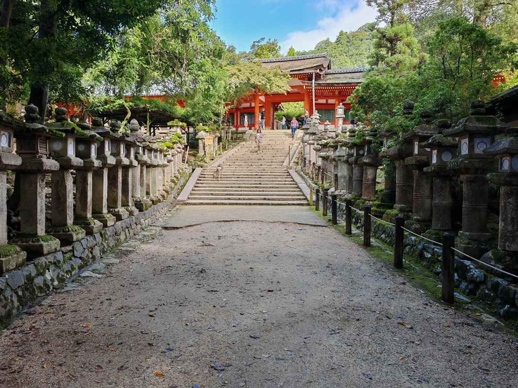 Kasugataisha Shrine - šintoistická svätyňa tisicov lampášov