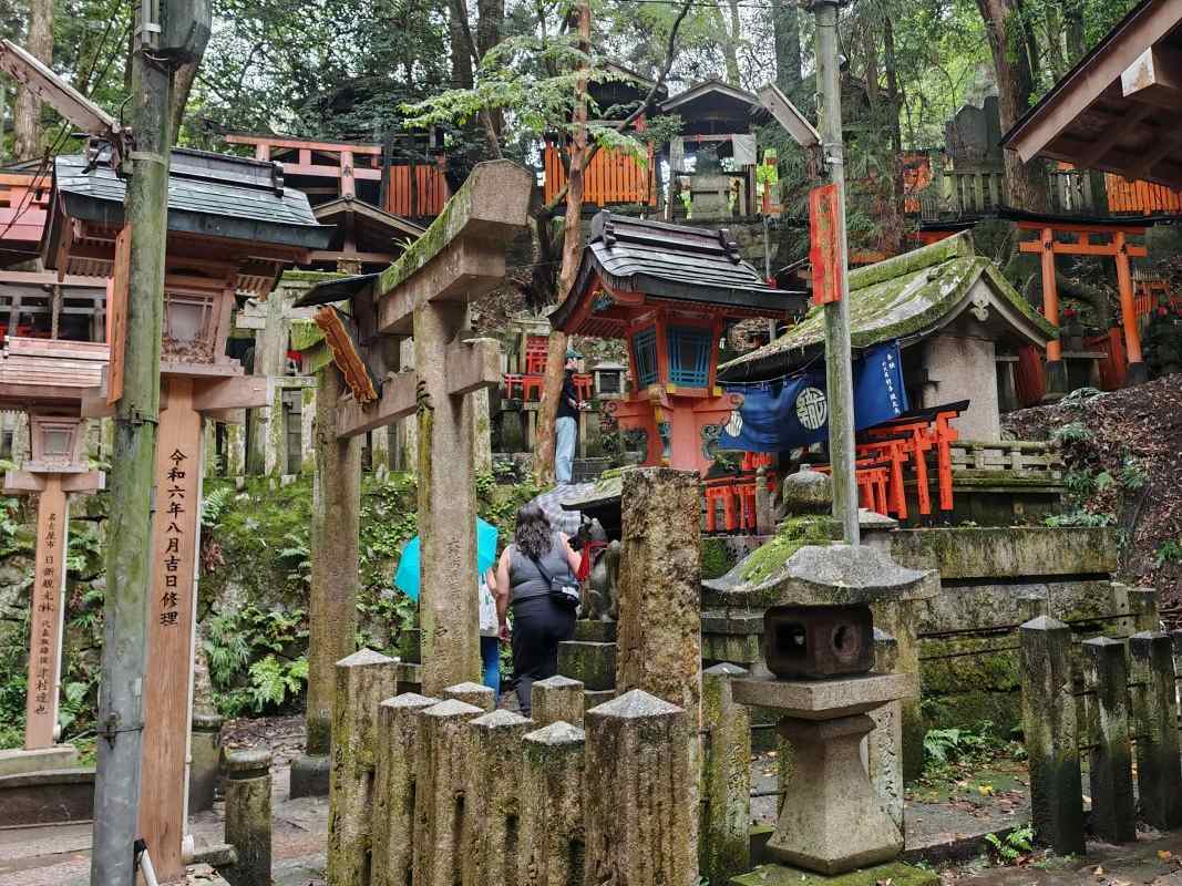 Torii brány a oltáre