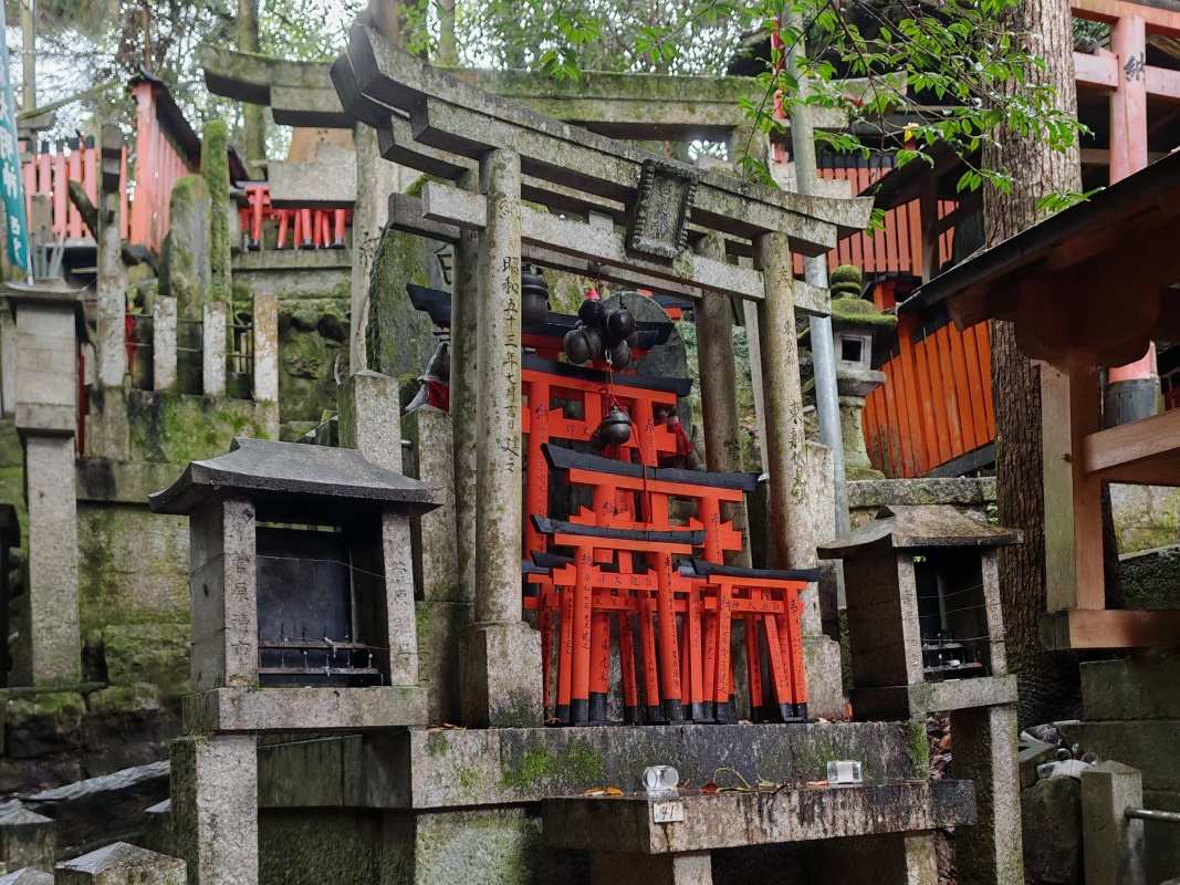 Torii brány a oltáre