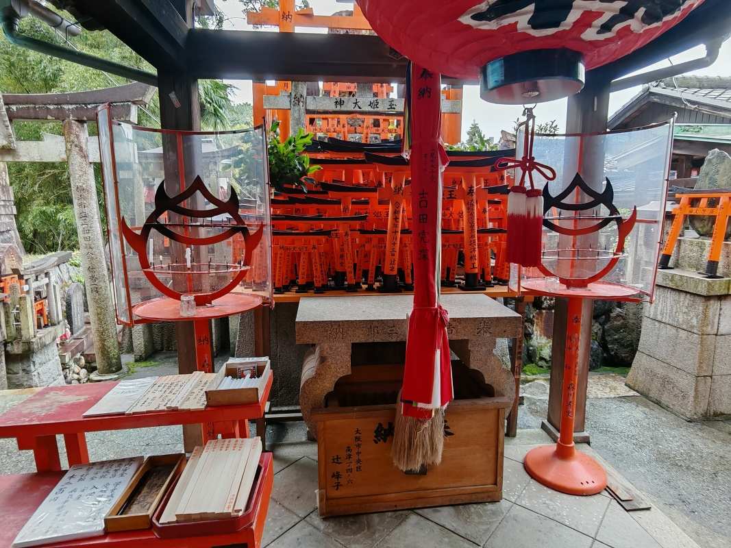 Torii brány a oltáre