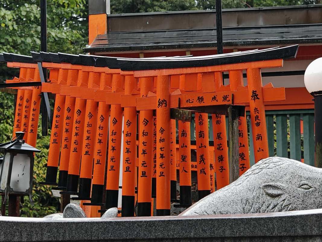 Torii brány a oltáre
