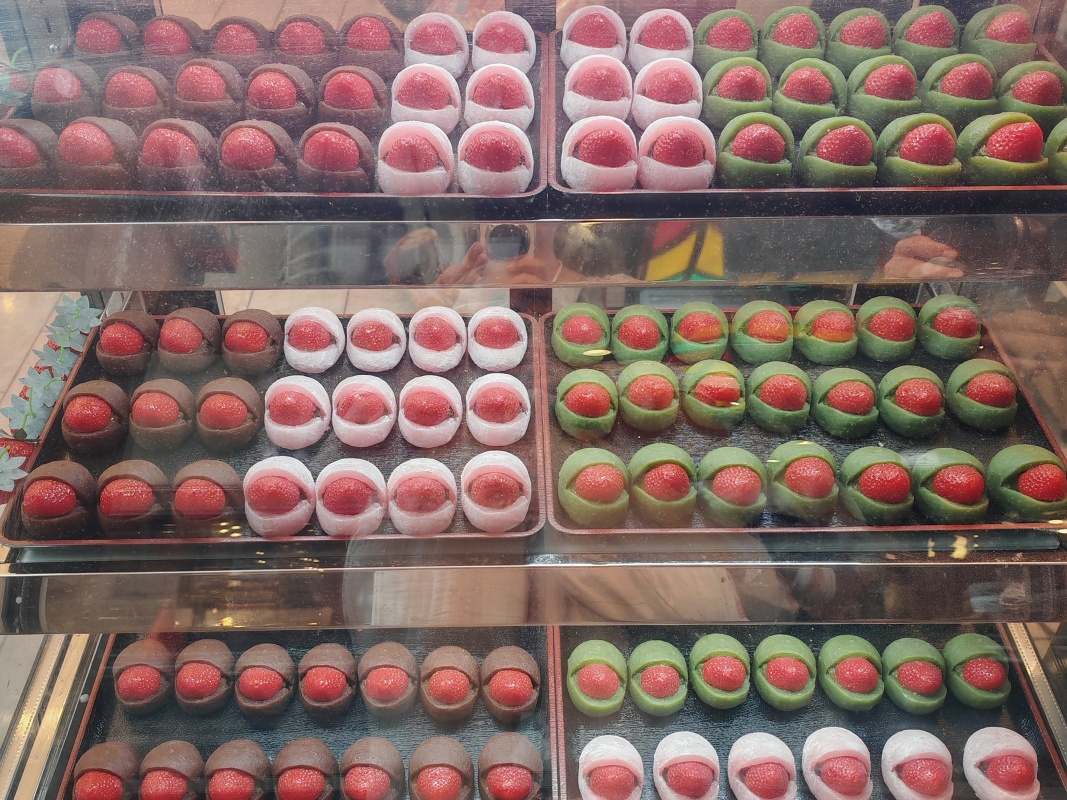 Nishiki market - matcha mochi