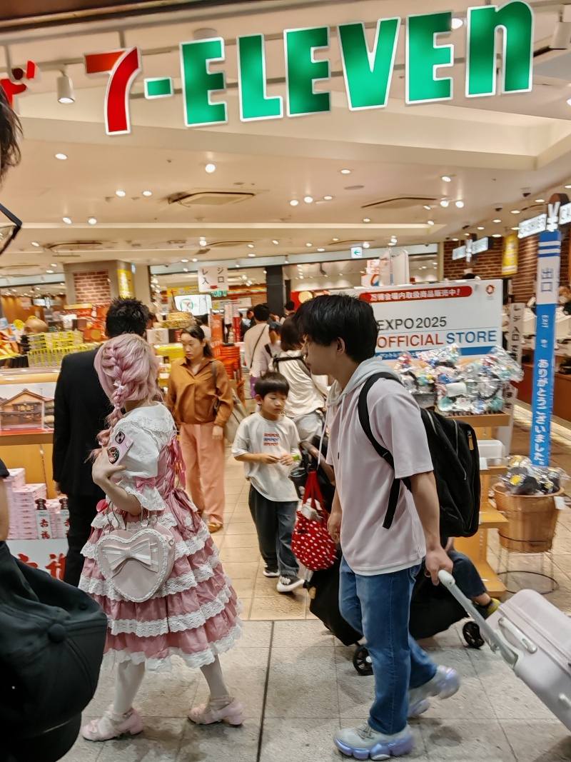 7/11 - tu nakupujú japonské kreslené princezné :)