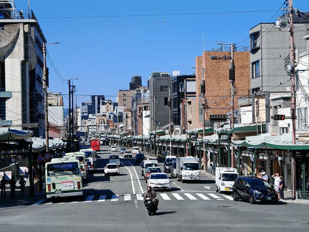 Shijo-dori, hlavná ulica štvrte Gion
