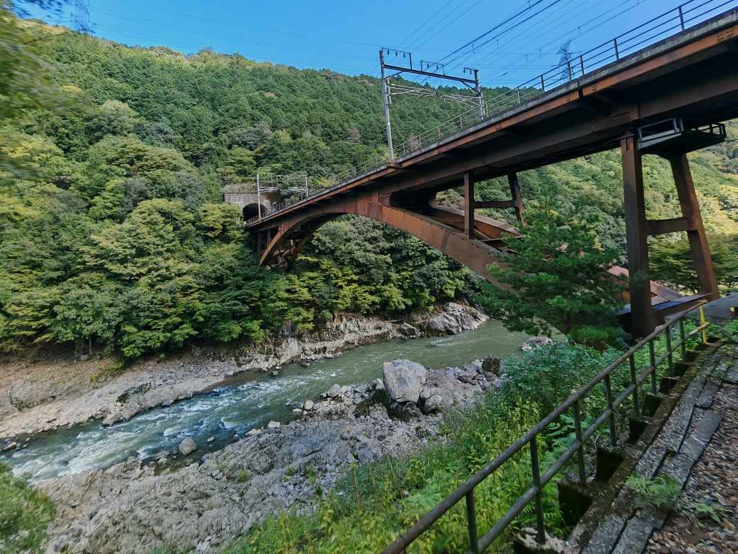 Sagano romantická jazda údolím rieky Hozu