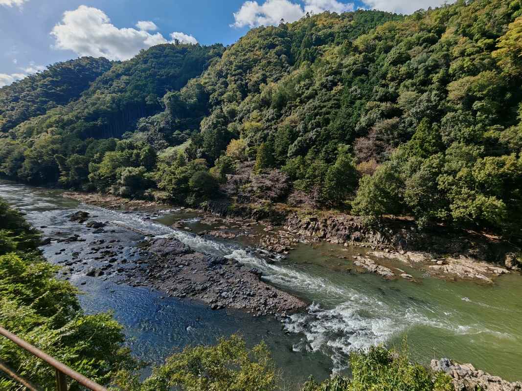 Sagano romantická jazda údolím rieky Hozu