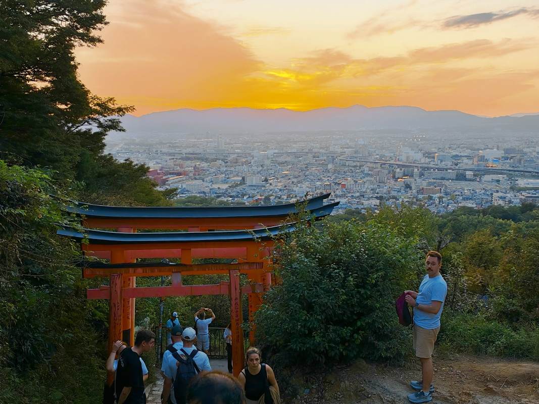 Fushimi Inari-Taisha - druhá vyhliadka, odbočka na kopec