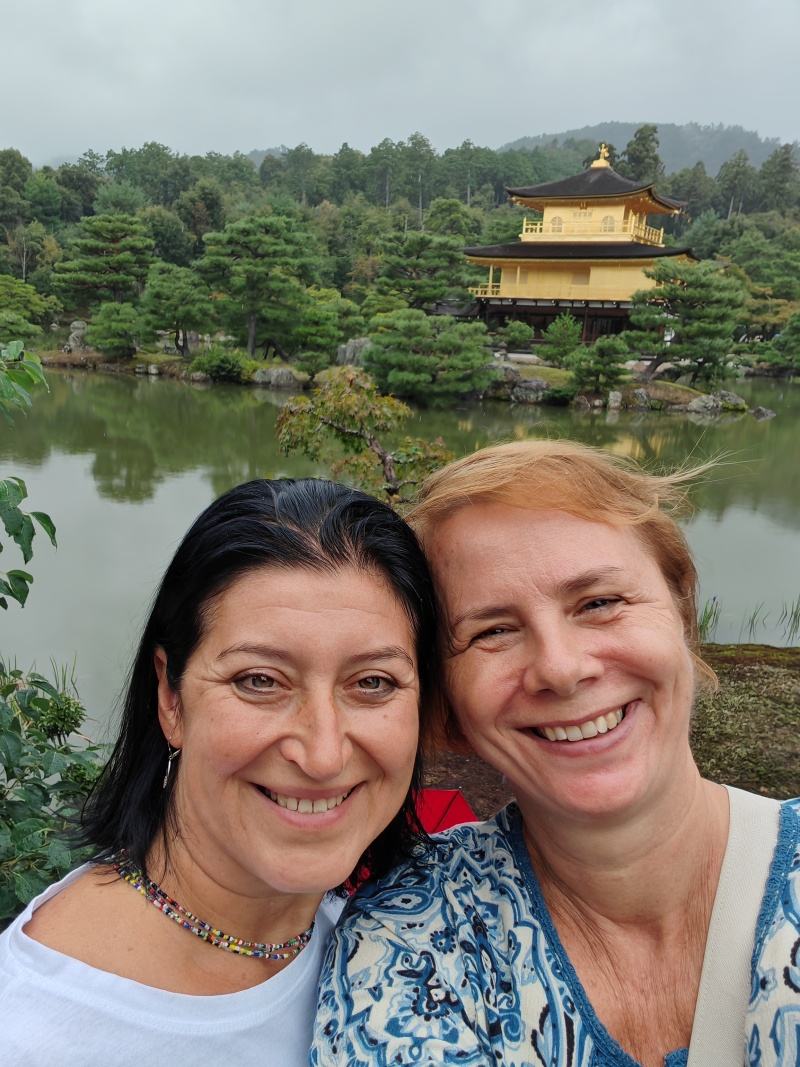 Kinaku-ji, Zlatý pavilón a dve Martušky