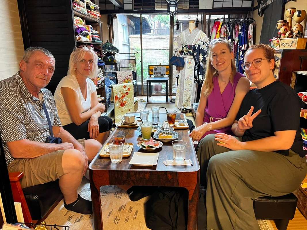Majka, Hanka, Alicka a Štefan bez opíc na čajíku ...