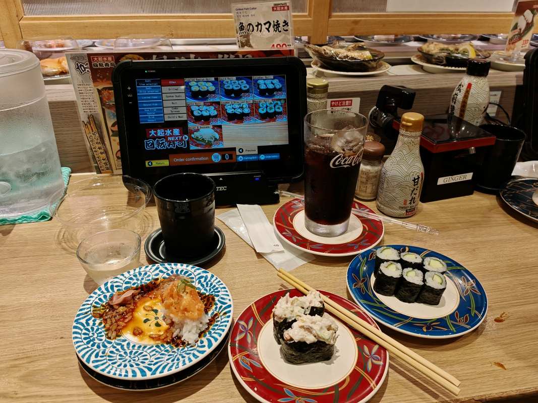 16:30, Opäť sushi s Tomášom, Martou a Michalom a aj Marekom