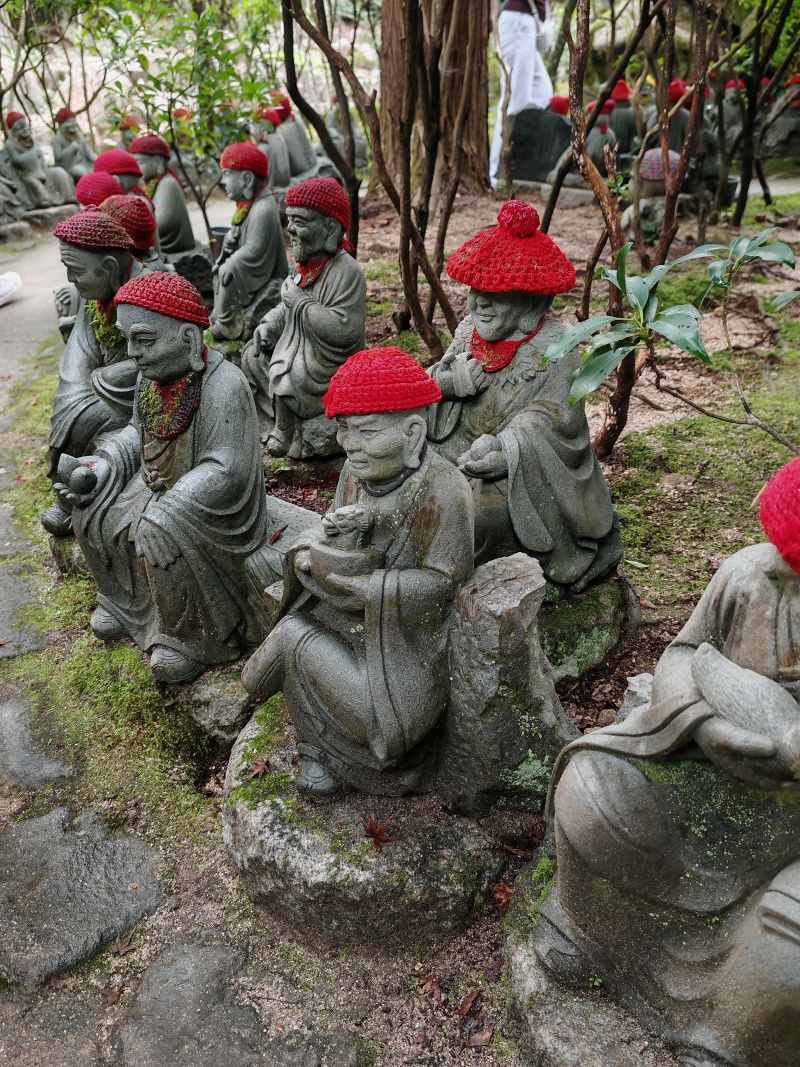 Budhistický chrám Daishoin, Jizō - ochrancovia detí a cestovateľov