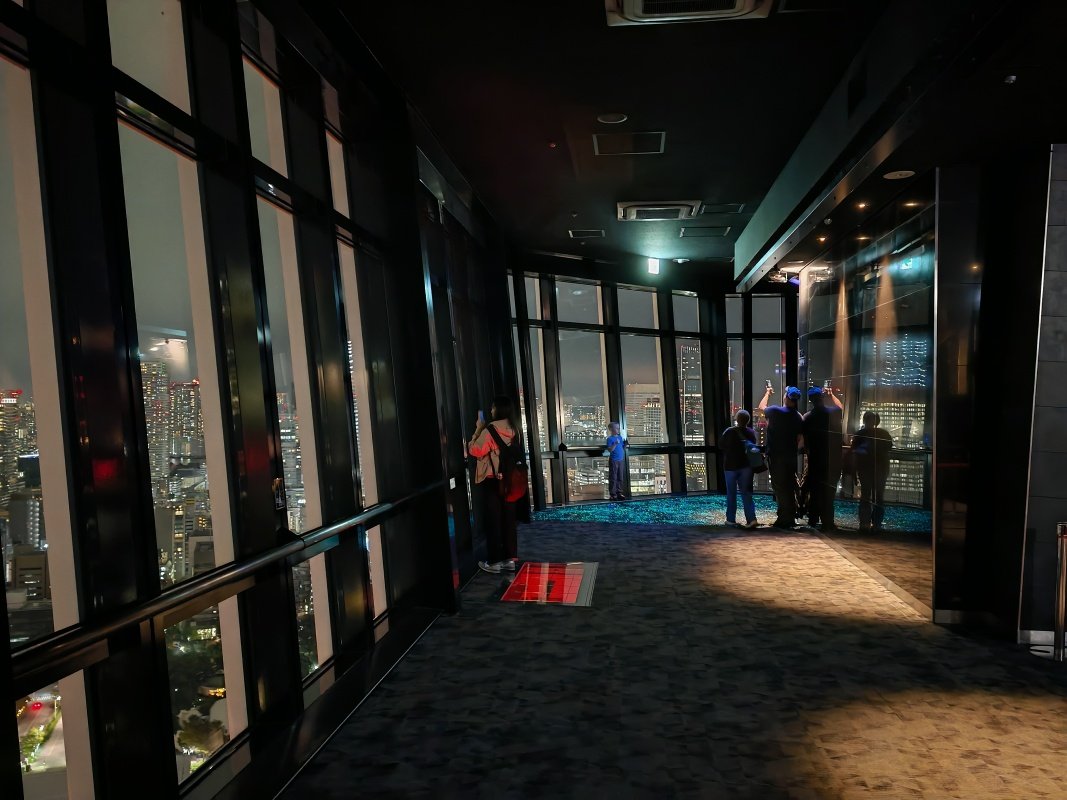 Tokio Tower, 250m, okienko v podlahe