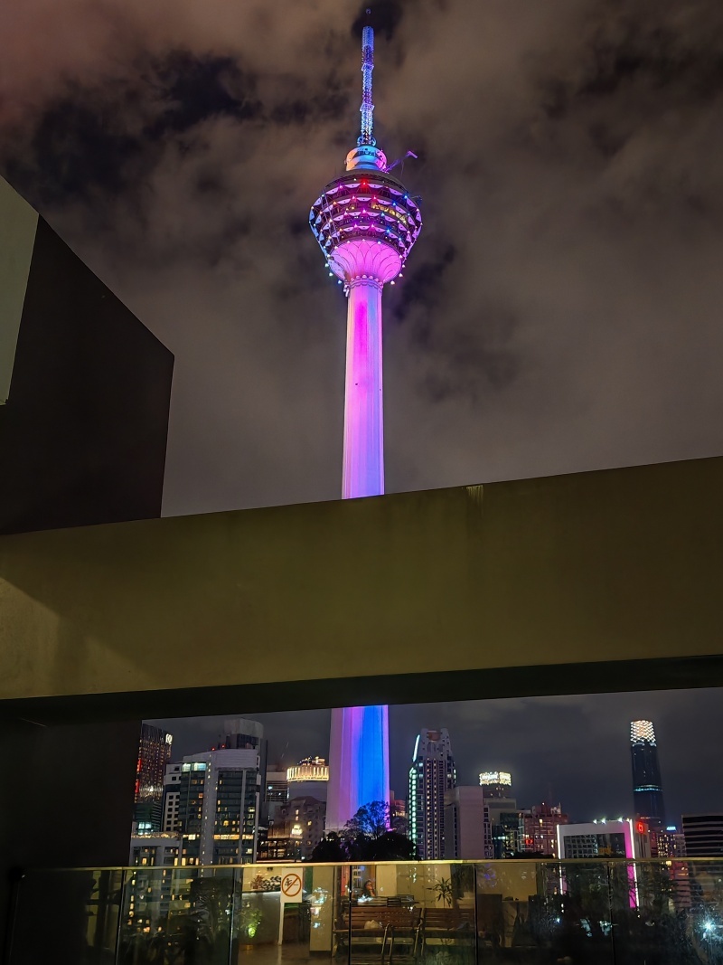 Menara KL Tower zo strechy hotela Santa Grand Signature