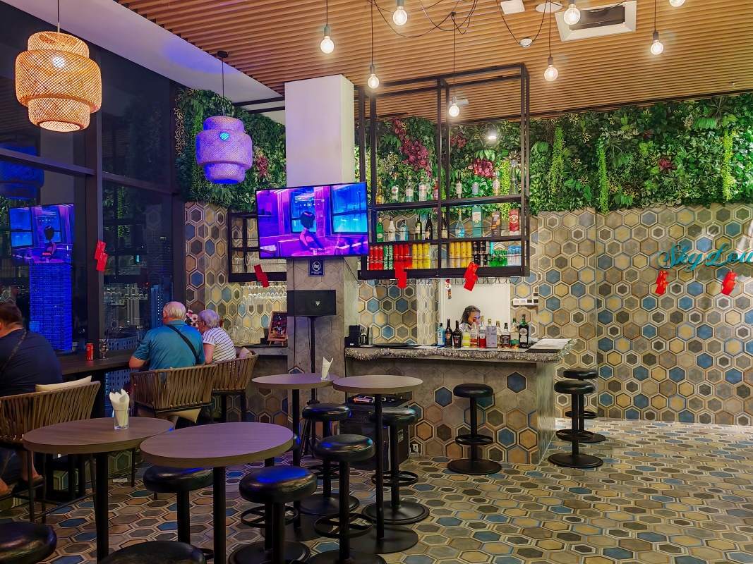 BAr na streche hotela Santa Grand Signature