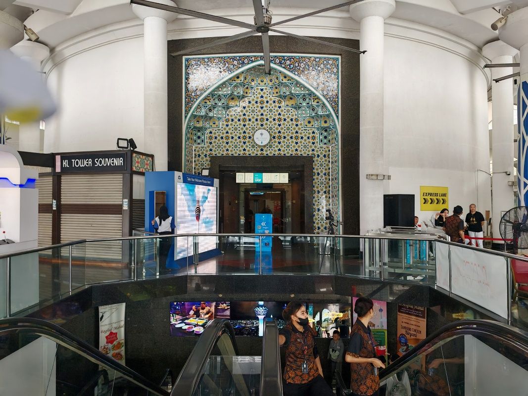 Menara KL Tower - vpravo sa predávajú lístky