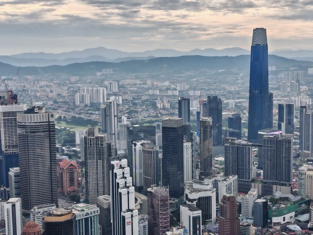 Menara KL Tower - výhľad na noname vežu