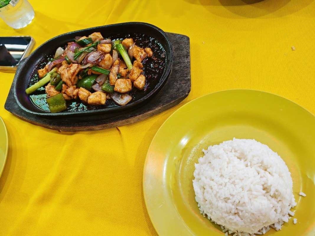 Porcia vraj pre dvoch ... ak tak pre dvoch malých aziatov :)