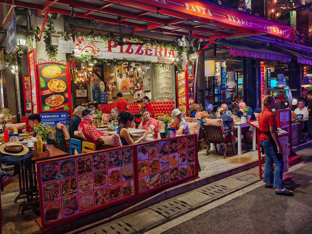 Pub Street v Siem Reap