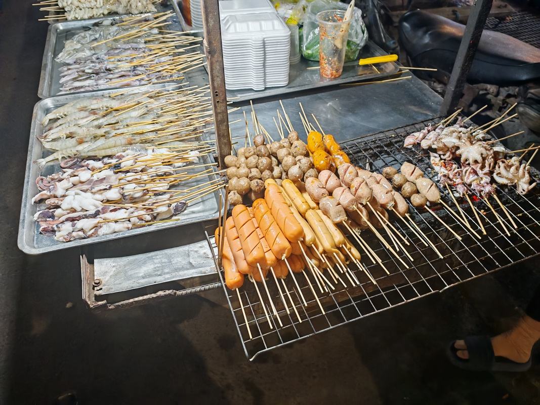 Peťo ide ochutnávať príšery ...