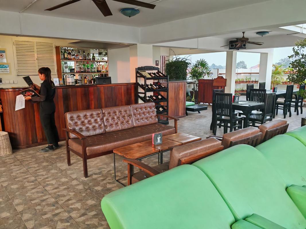 Strecha hotela Cheathata CTS Hotel Siem Reap