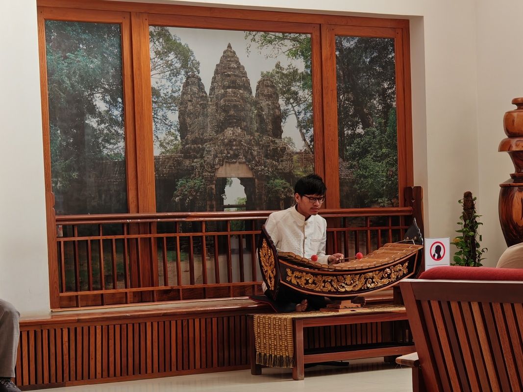 Chlapec nám v hoteli zahral na pong lang