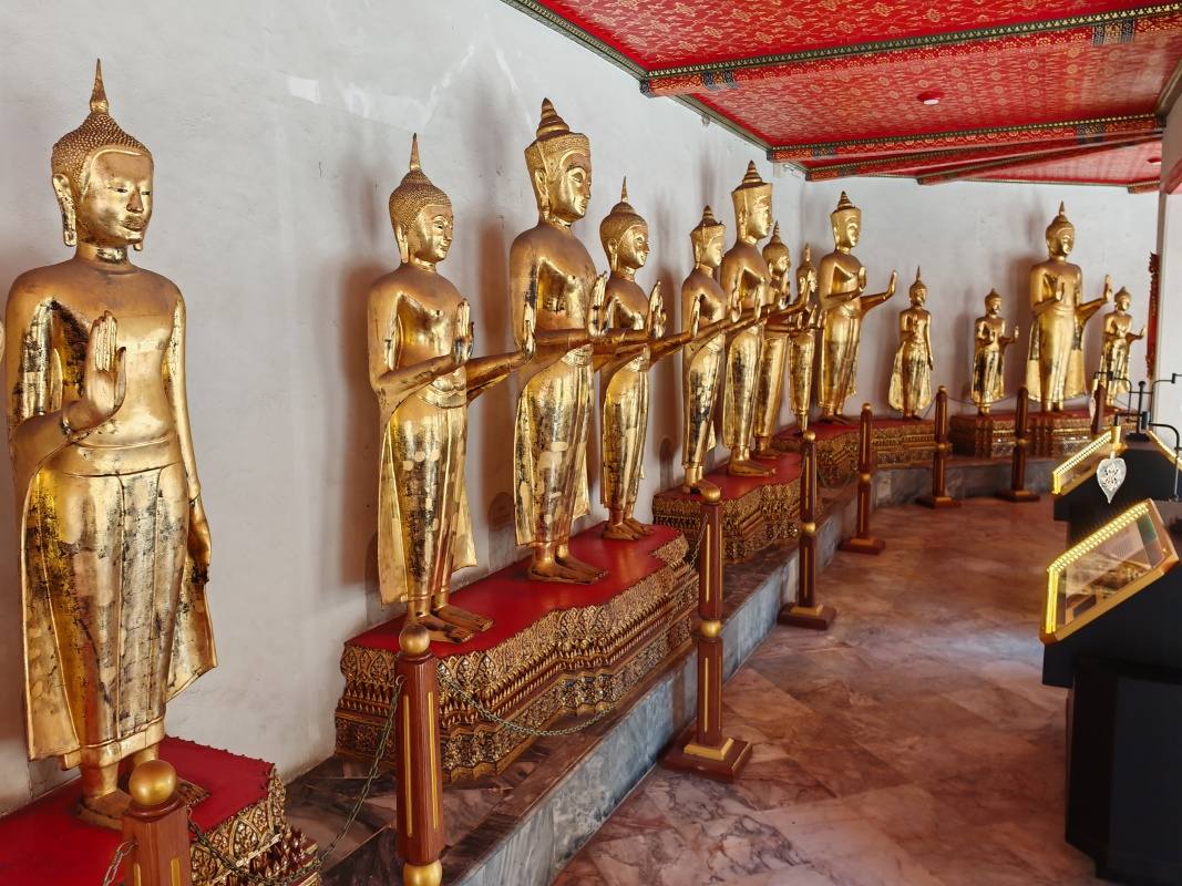 Wat Phra - zopár z tisíc sôch Budhu