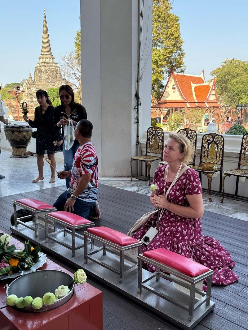 Naše 'rozkvitnuté' lotosy sú darmi Budhovi ...