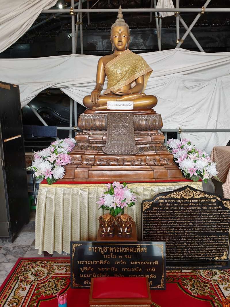 Oltárik v chráme - tu sa hádzali tyčinky