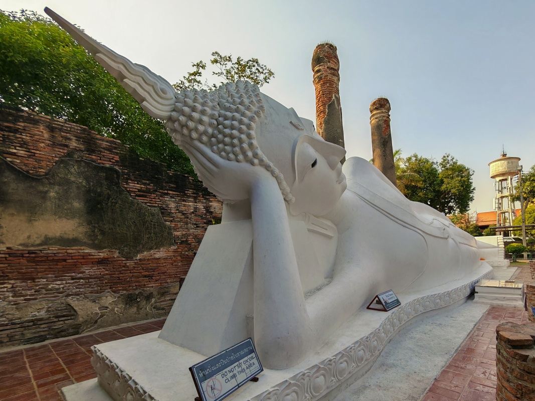 Wat Yai Chai Mongkhon - ležiaci Budha