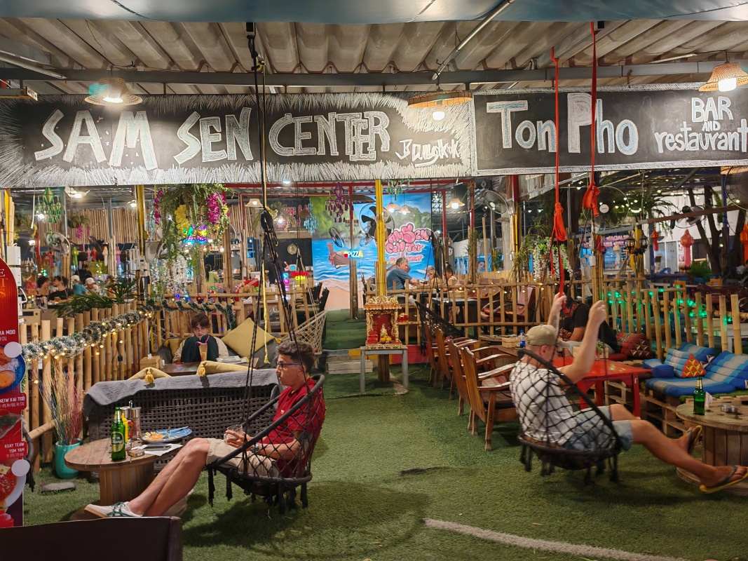 Ideme na večeru pri hoteli