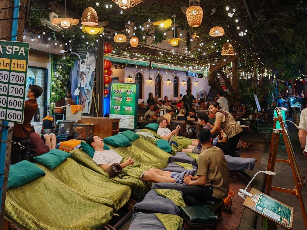 Ulica Khaosan - masáže, no nieviem, žiadne súkromie :(