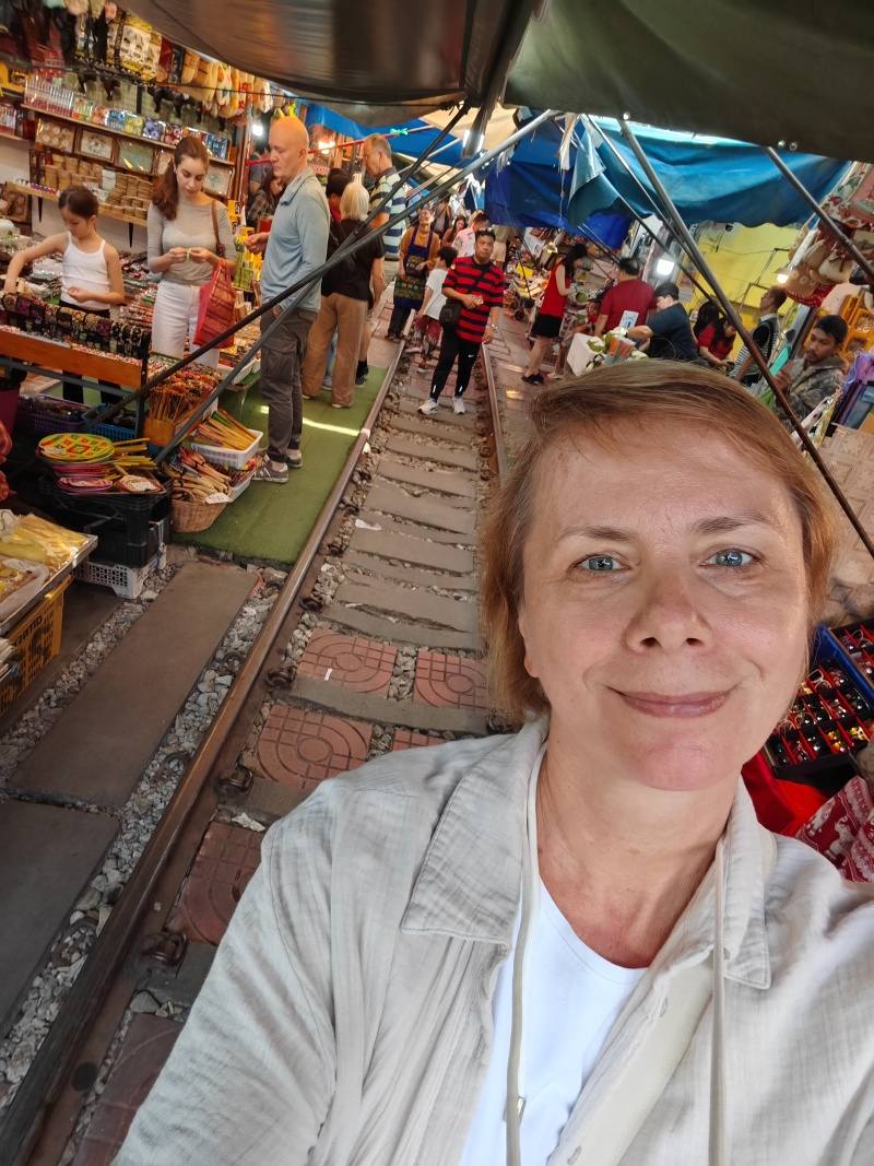 Maeklong Railway Market